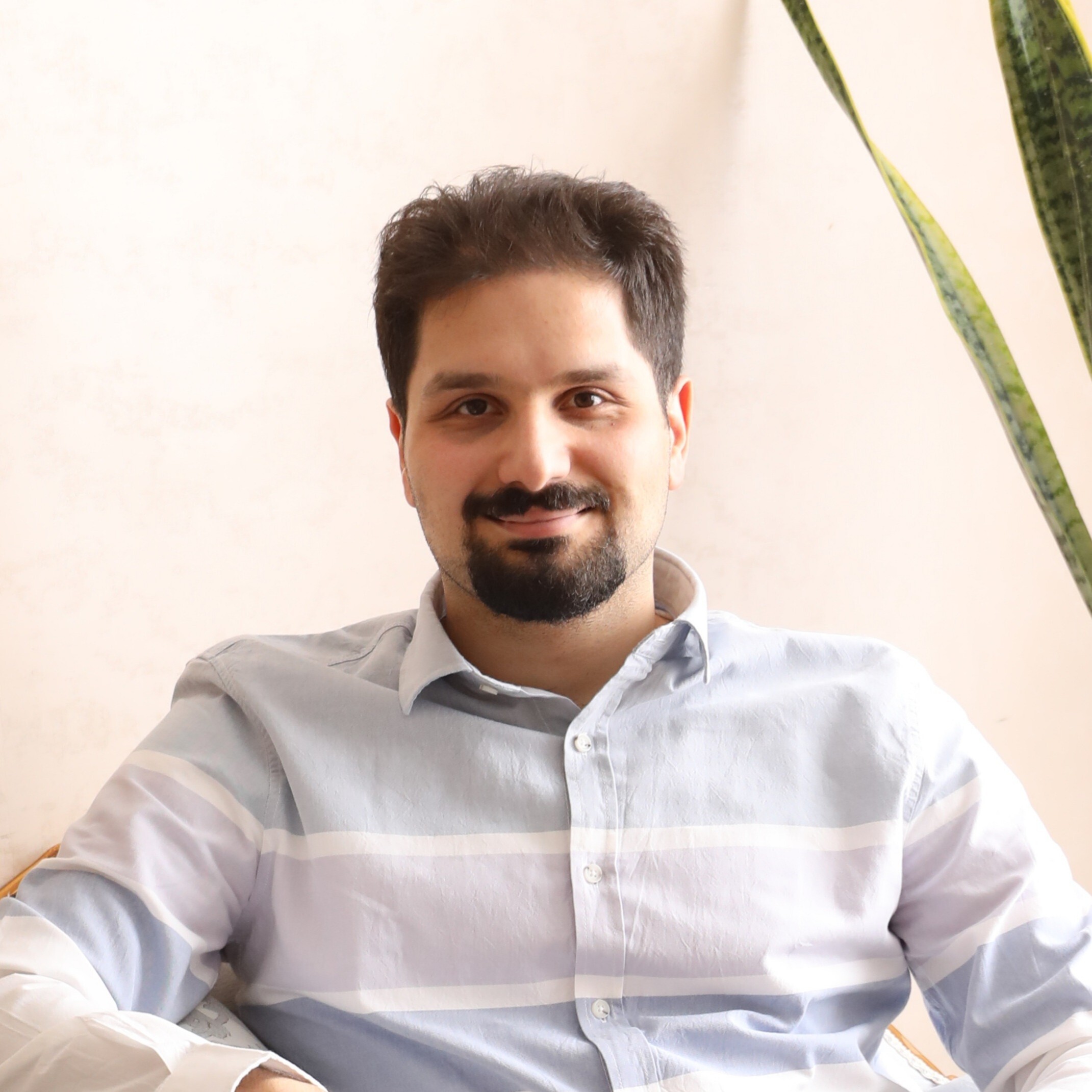 استاد پیمان اکبرنیا